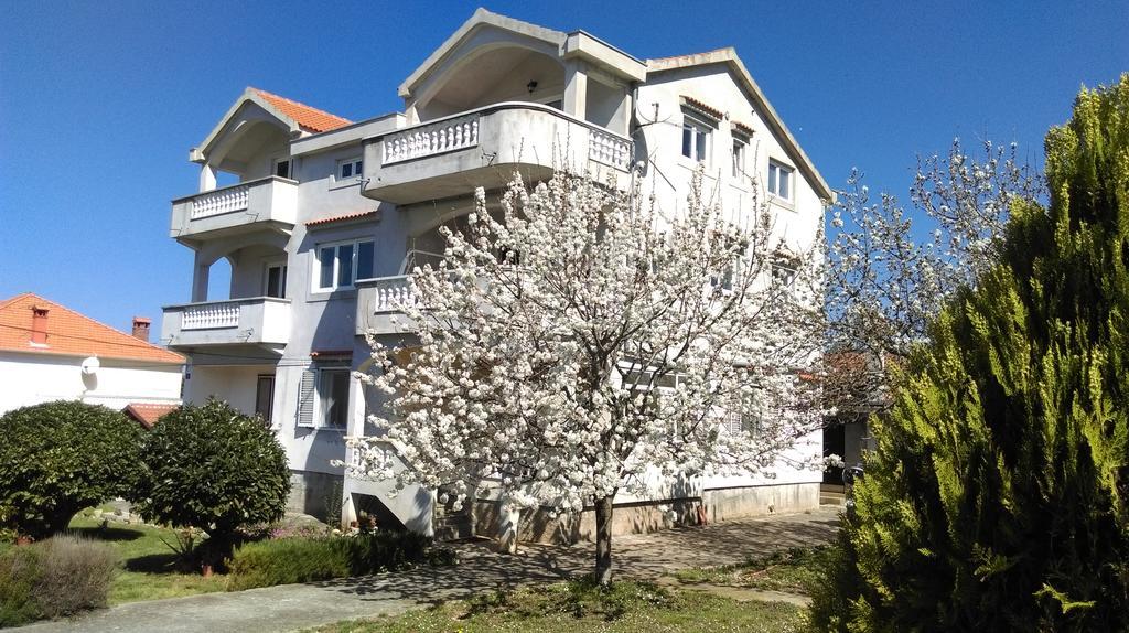 Apartments Lena Sutomiscica Exterior photo