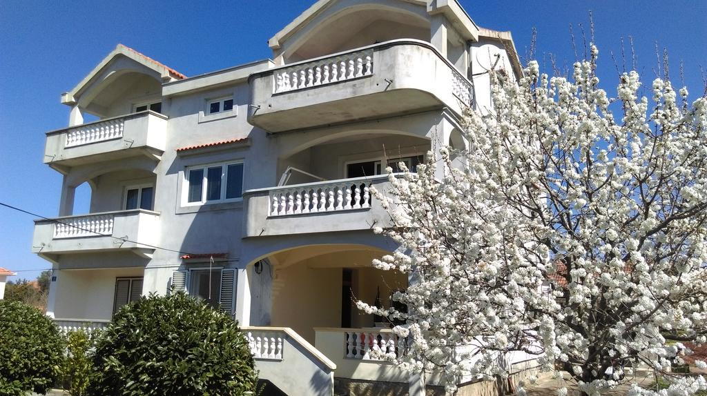 Apartments Lena Sutomiscica Exterior photo